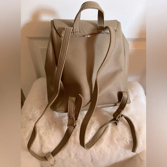 Tan pebble faux leather medium backpack bag beige - Picture 4 of 10